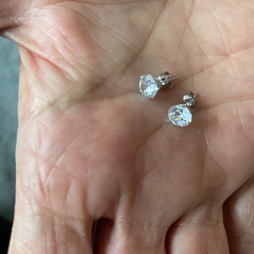 14K white gold diamond earrings - Picture 3 of 6